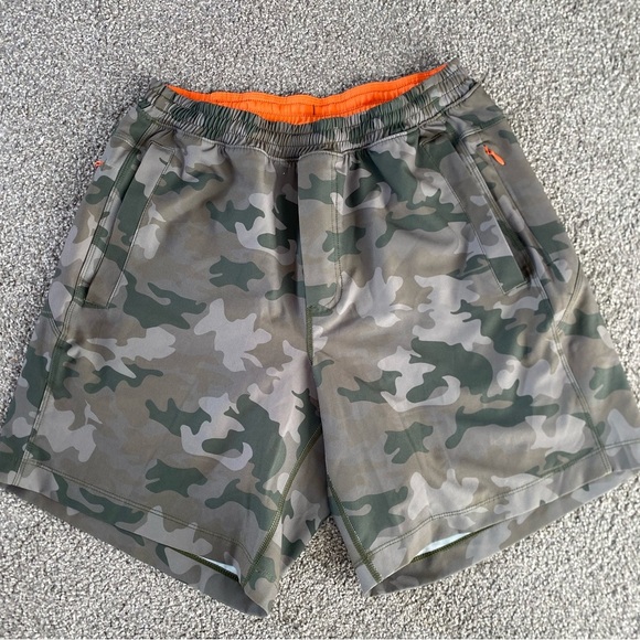 Birddogs Boom Deer Hunter Lined Camo Men's Active Shorts Size Medium - Picture 2 of 8